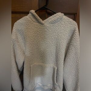 Cream long sleeve American Eagle Sherpa hoodie. Small. Slightly Good condition.